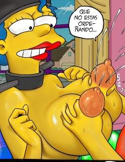 Hammomda va plyajda yalangoch mushuklar